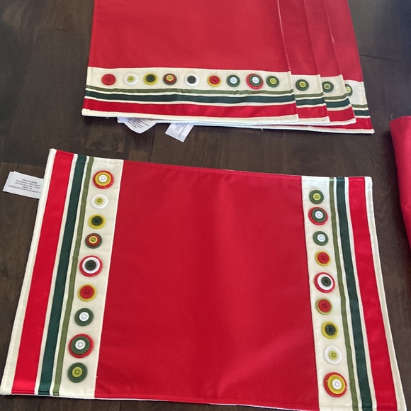 6 Jingles & Joy Christmas placemats like new! Red and green buttons and ribbon - Picture 6 of 17